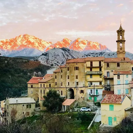 F2 Dans Joli Village Corse דירה