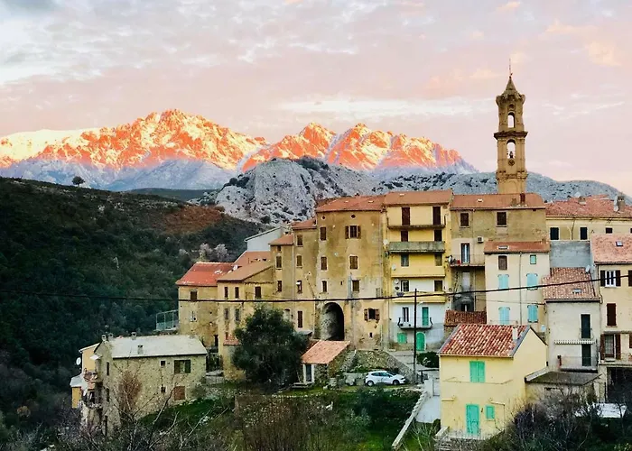 F2 Dans Joli Village Corse 公寓