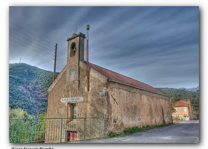 Apartment F2 Dans Joli Village Corse *