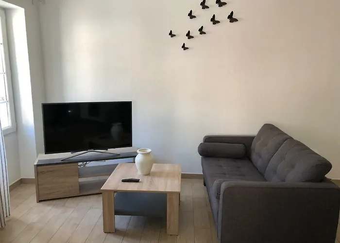 Apartment F2 Dans Joli Village Corse *